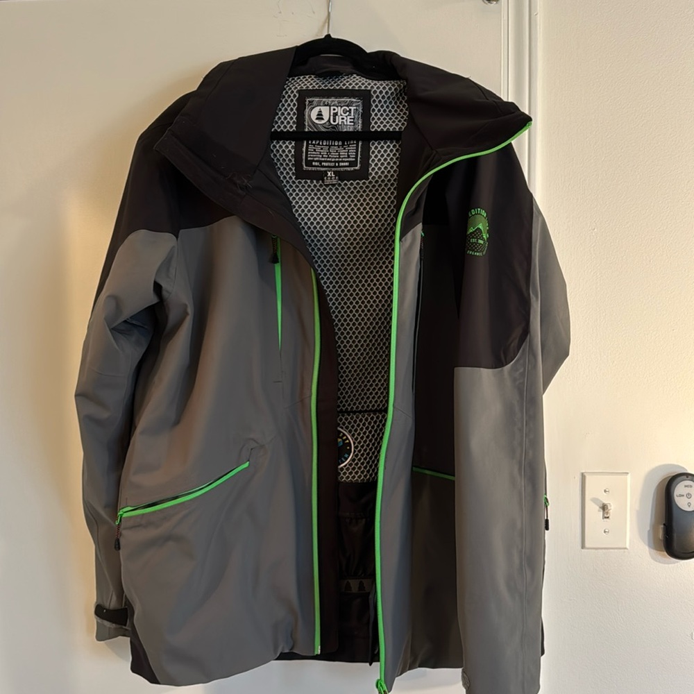 Men’s ski/snowboard jacket size XL